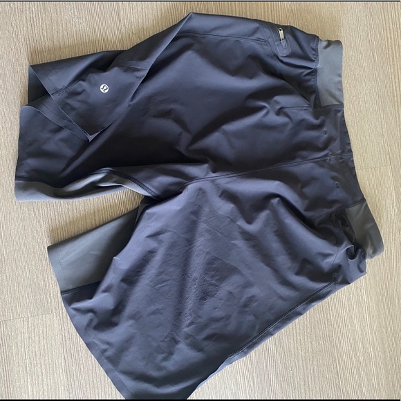 Lululemon Men’s - Picture 2 of 2